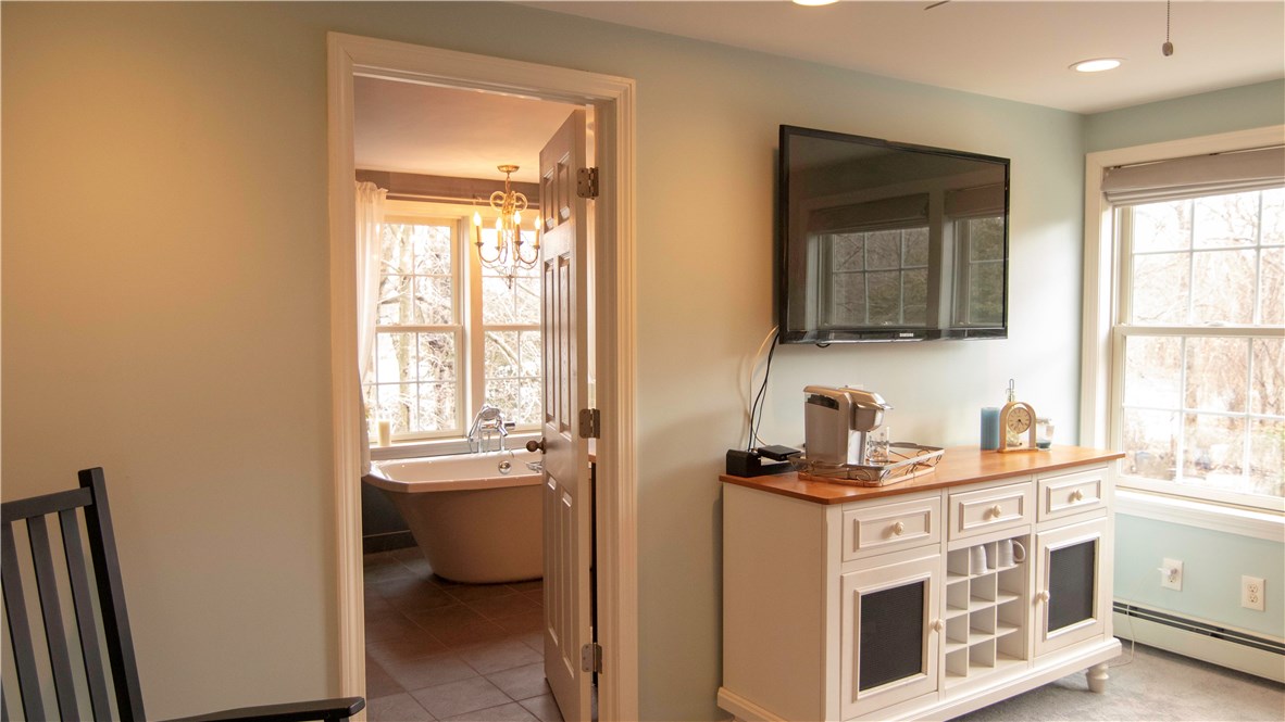 1131 Stafford Road Tiverton, RI 02878 - Photo 24 of 39 Gallery Image 24