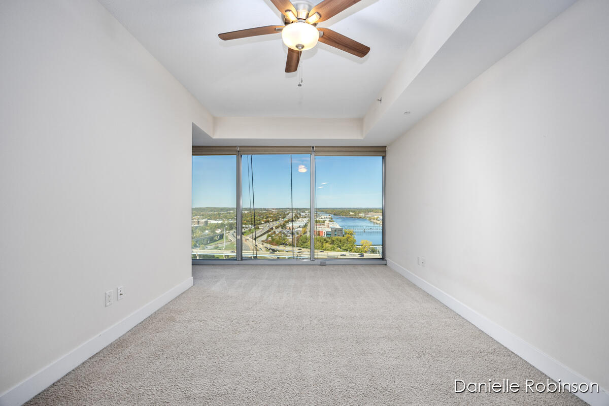 335 Bridge Street Northwest, Unit 1503 Grand Rapids, MI 49504 - Photo 11 of 32 IMG_1008