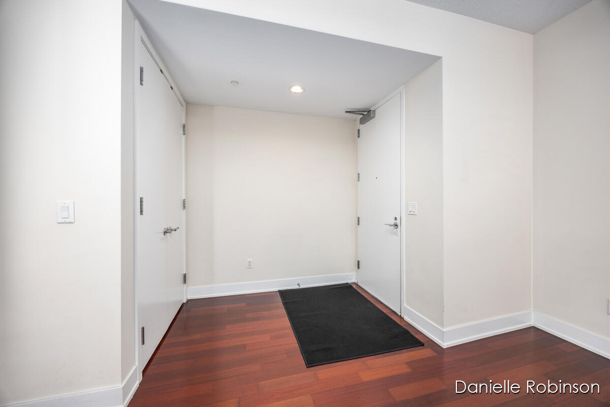 335 Bridge Street Northwest, Unit 1503 Grand Rapids, MI 49504 - Photo 3 of 32 IMG_1000