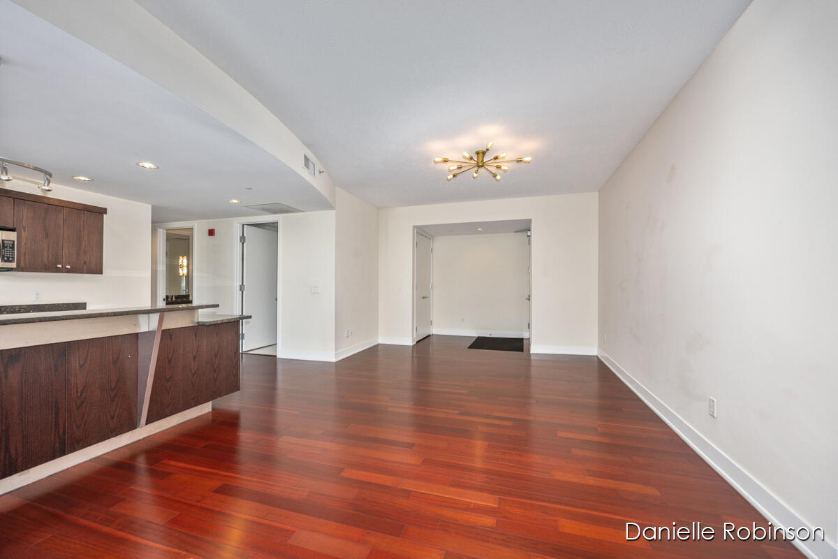 335 Bridge Street Northwest, Unit 1503 Grand Rapids, MI 49504 - Photo 4 of 32 IMG_1001