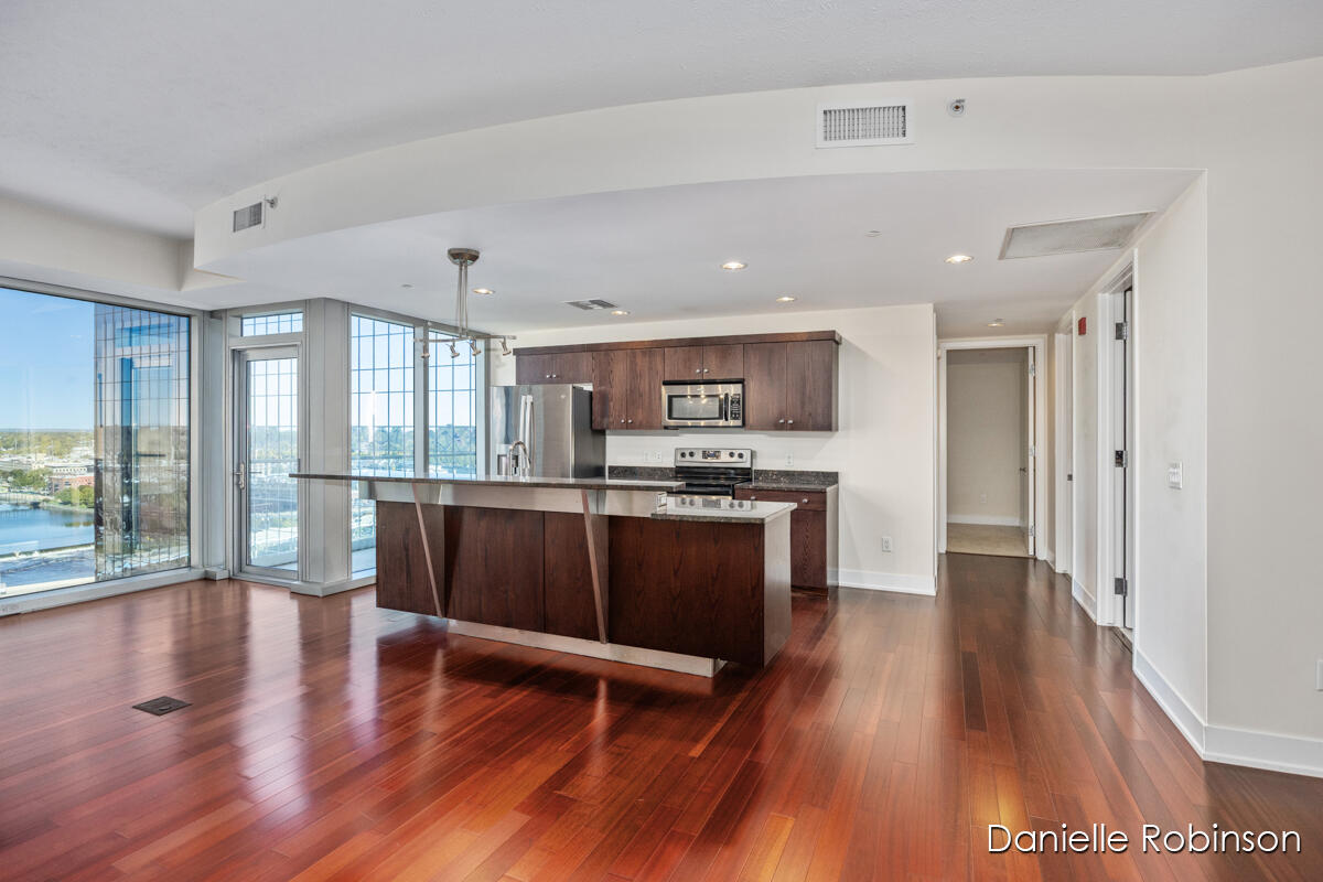 335 Bridge Street Northwest, Unit 1503 Grand Rapids, MI 49504 - Photo 6 of 32 IMG_1003