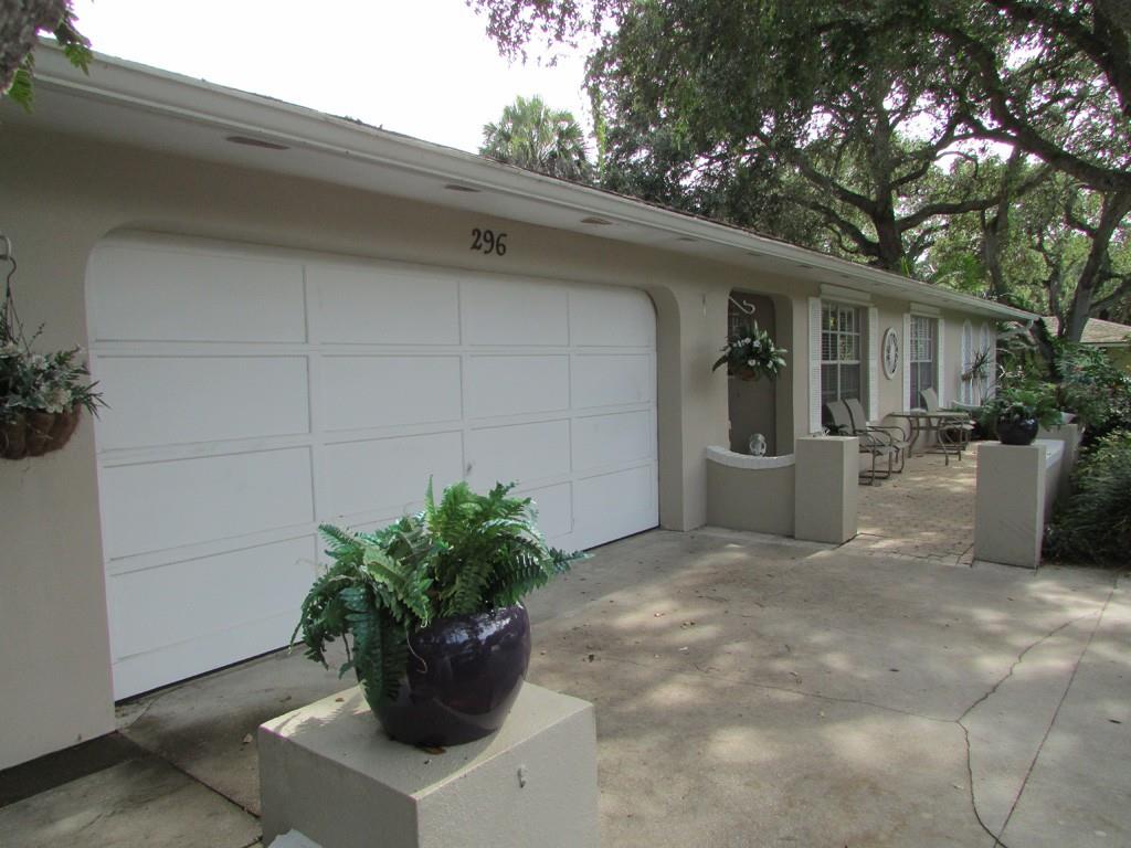 296 Holly Road Vero Beach, FL 32963 - Photo 3 of 35 Gallery Image 3