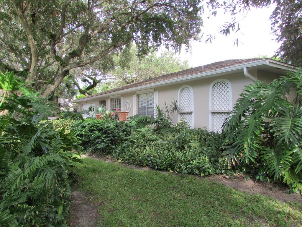 296 Holly Road Vero Beach, FL 32963 - Photo 5 of 35 Gallery Image 5