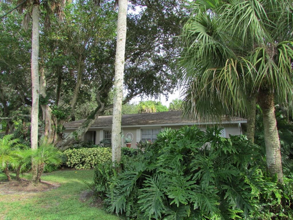 296 Holly Road Vero Beach, FL 32963 - Photo 6 of 35 Gallery Image 6