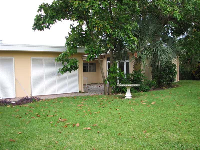 1099 Northeast 3rd Avenue Boca Raton, FL 33432 - Photo 11 of 11 Yard/Garden