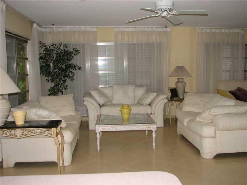 1099 Northeast 3rd Avenue Boca Raton, FL 33432 - Photo 7 of 11 Family/Great Room
