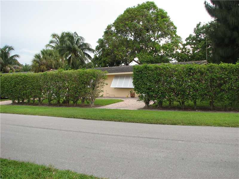 1099 Northeast 3rd Avenue Boca Raton, FL 33432 - Photo 8 of 11 Exterior Front
