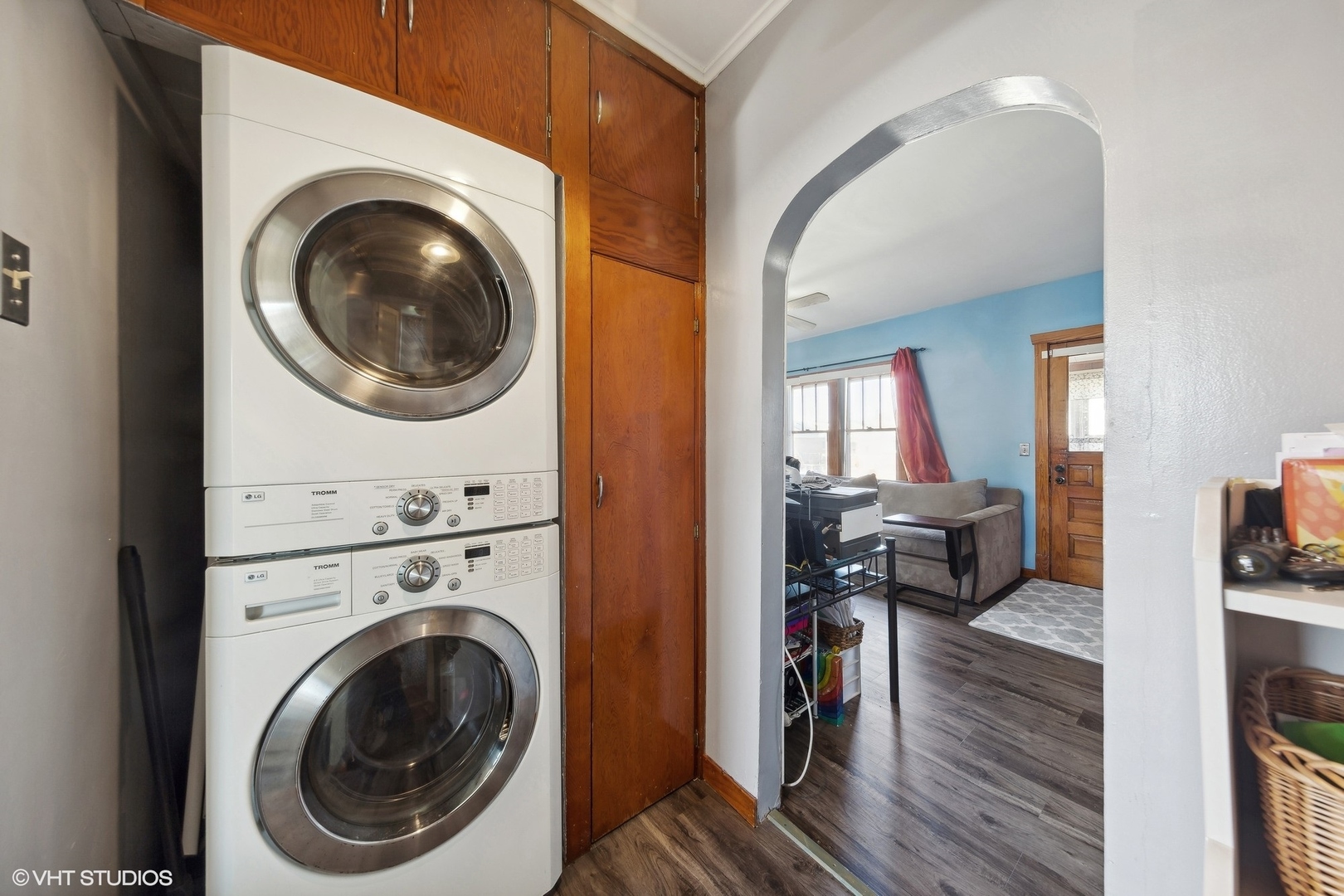 8715 44th Place Lyons, IL 60534 - Photo 18 of 28 a view of a livingroom with washer and dryer