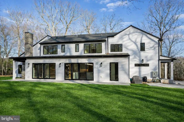 a view of a yard in front of a house