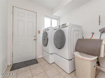 43155 Lake Hughes Road Lake Hughes, CA 93532 - Photo 16 of 37 a utility room with dryer and washer