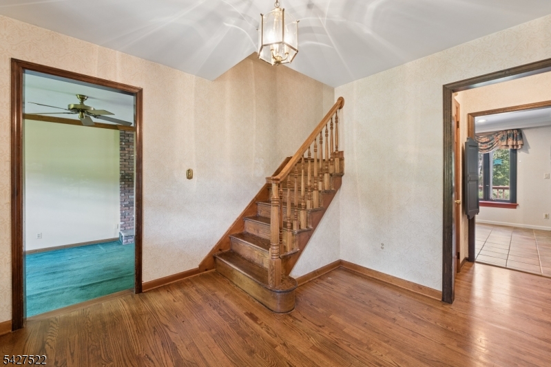 7 Horseshoe Road Whitehouse Station, NJ 08889 - Photo 8 of 47