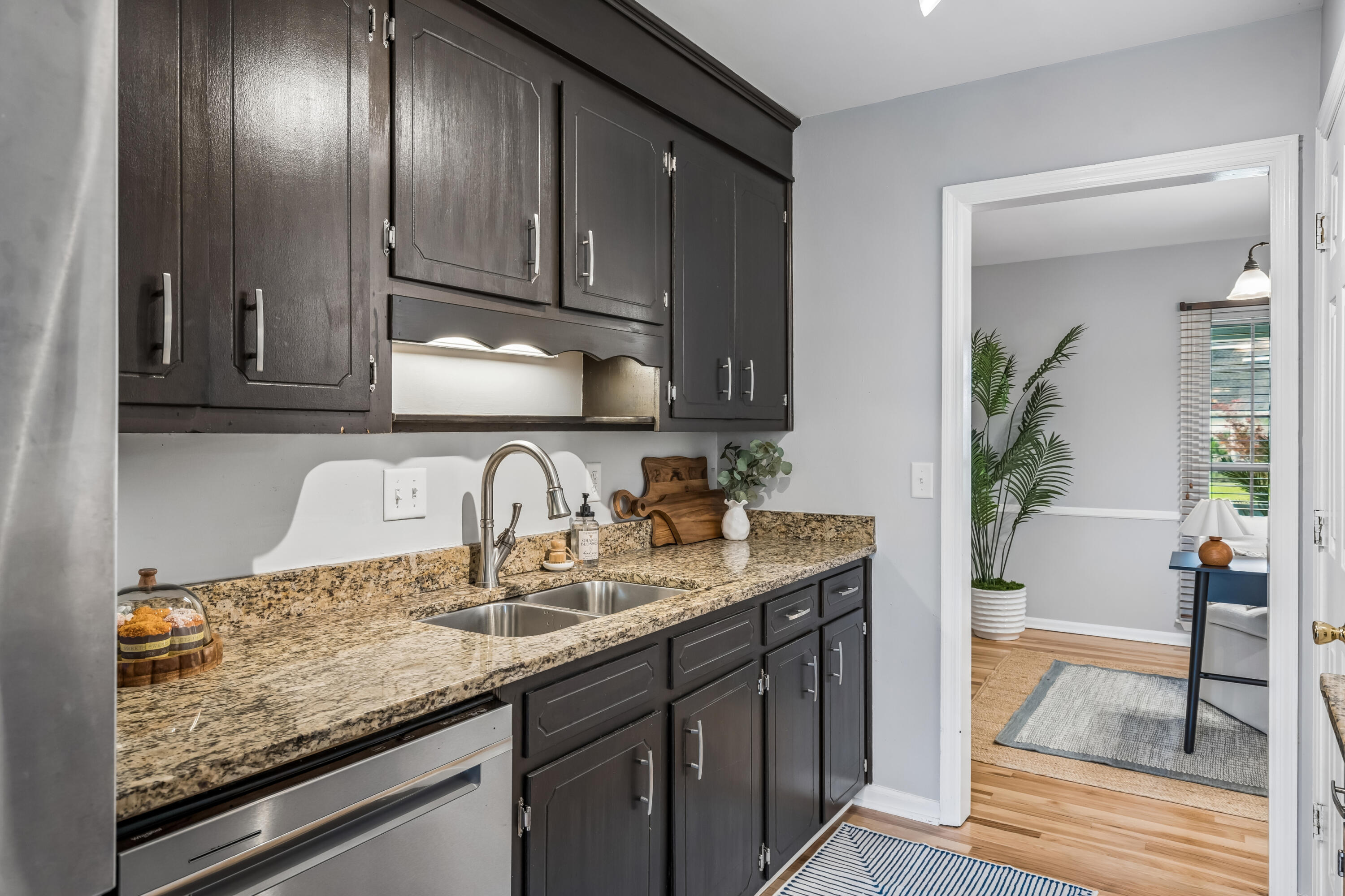 952 Anchor Road Charleston, SC 29412 - Photo 19 of 52 Kitchen to Office