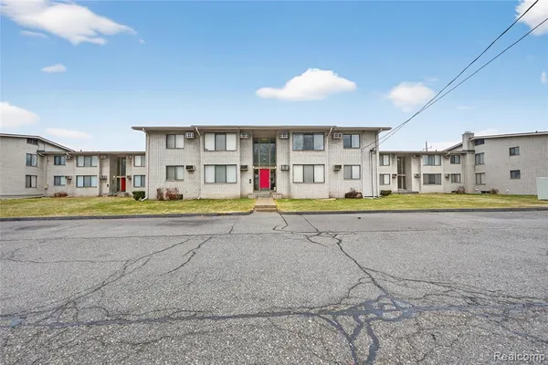 $995 | 32684 Mound Road, Unit 1, Warren, MI 48092