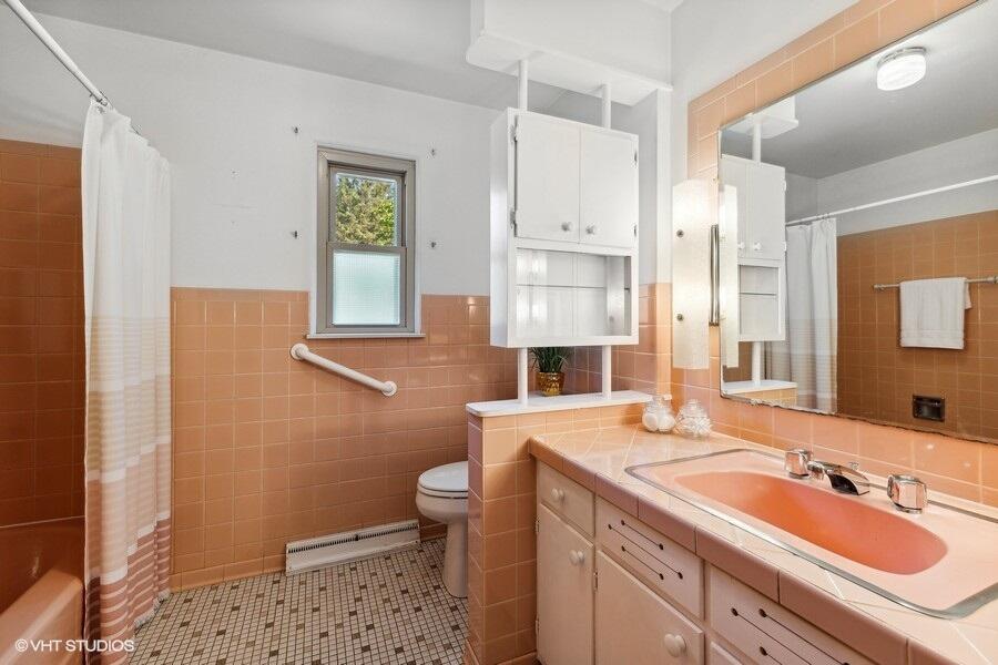 3955 Snow Road Bridgman, MI 49106 - Photo 26 of 43 Vintage bath