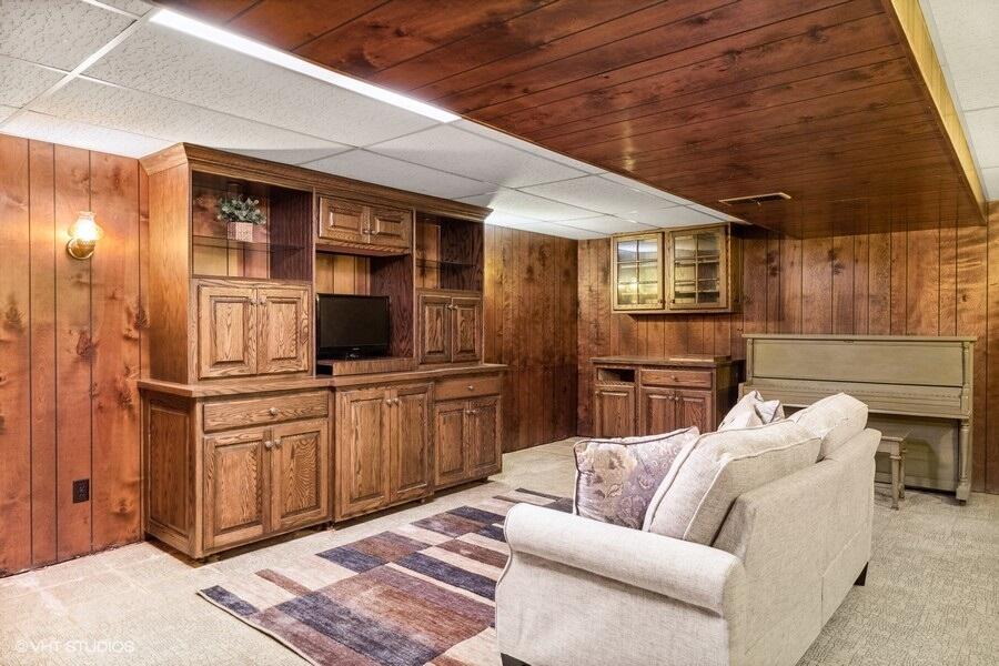 3955 Snow Road Bridgman, MI 49106 - Photo 27 of 43 Rec room