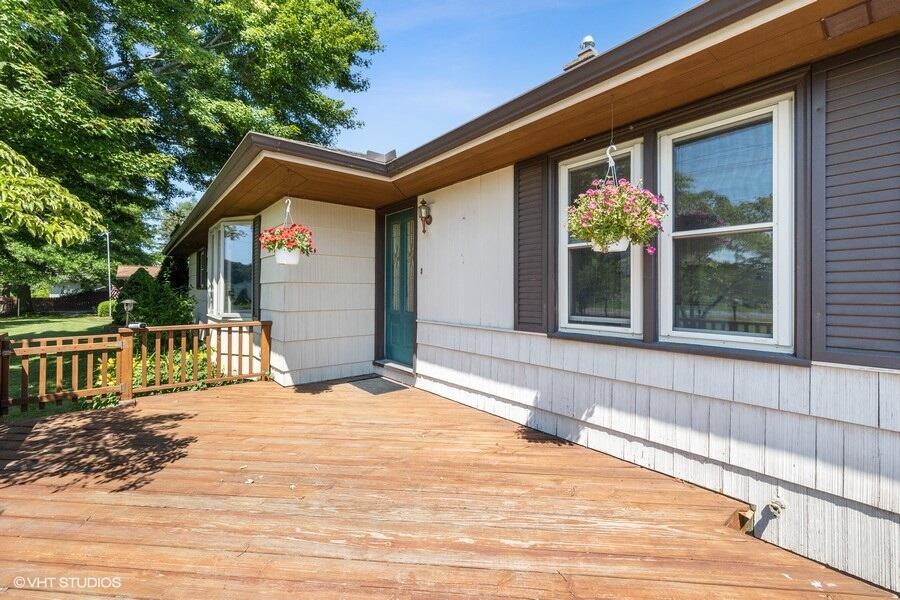 3955 Snow Road Bridgman, MI 49106 - Photo 32 of 43 Front porch