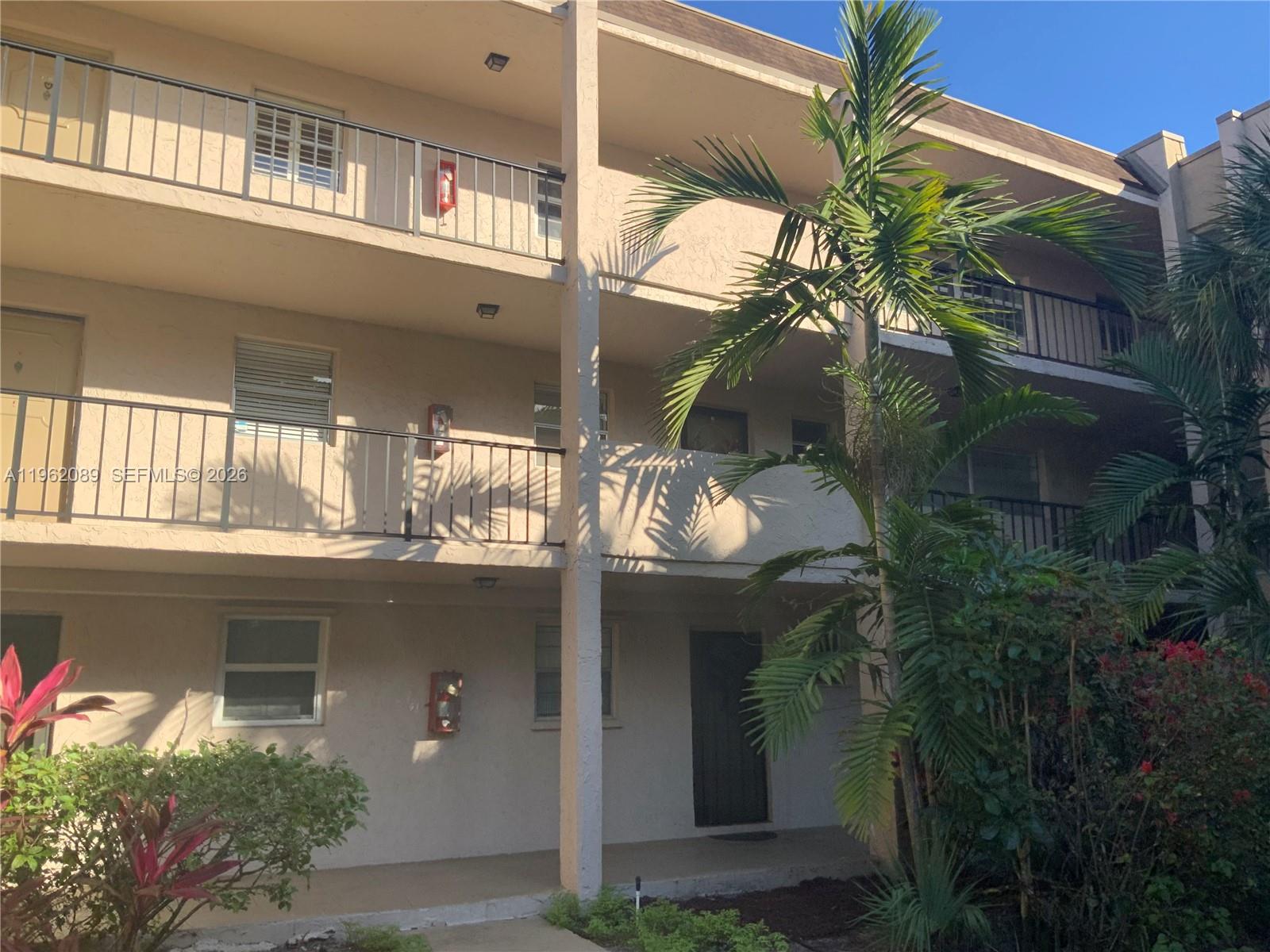469 North Pine Island Road, Unit B305 Plantation, FL 33324 - Photo 4 of 32