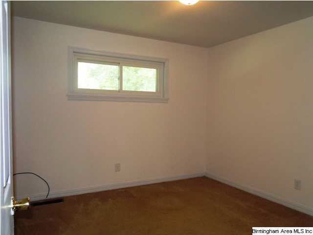 5446 Robin Circle Adamsville, AL 35005 - Photo 11 of 27