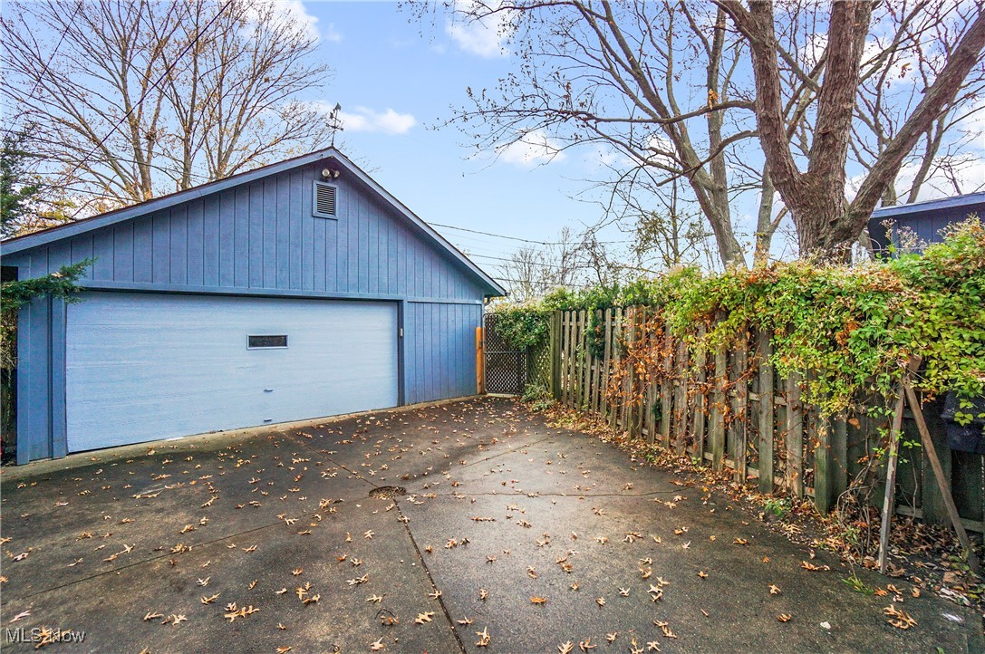 6996 Oakwood Road Parma Heights, OH 44130 - Photo 29 of 32 2-car garage