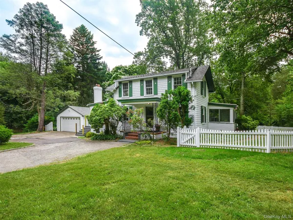 $8,500 | 23 Pinetree Lane, Old Westbury, NY 11568