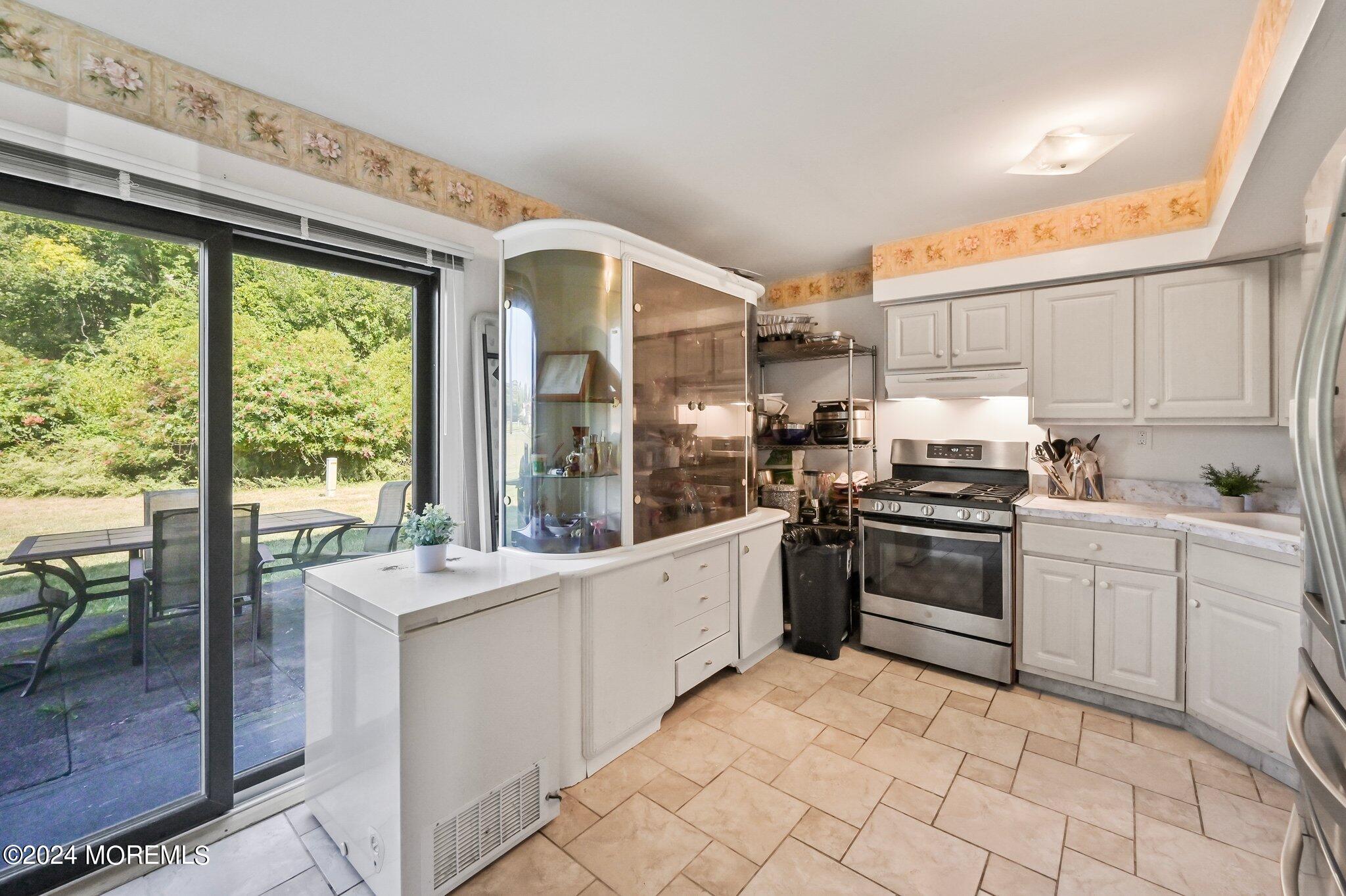 85 Greenwood Loop Road, Unit 626 Brick, NJ 08724 - Photo 11 of 19 KitchenSlidersToBackPatio