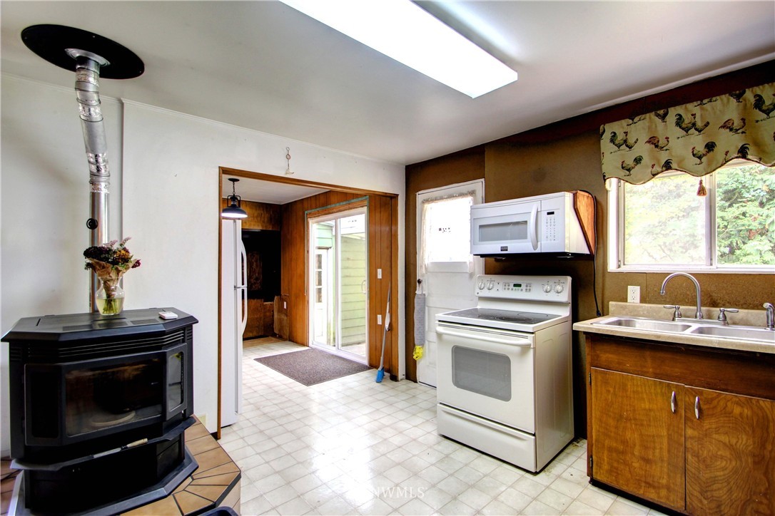 408 Lake Samish Road Bellingham, WA 98229 - Photo 11 of 25 Gallery Image 11