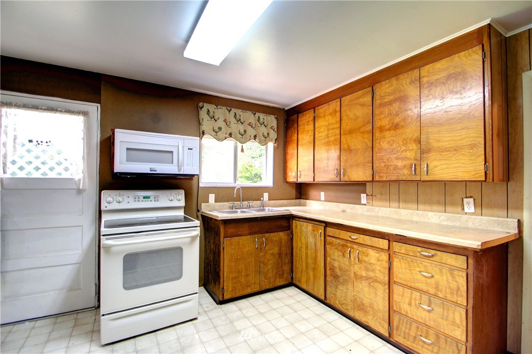 408 Lake Samish Road Bellingham, WA 98229 - Photo 9 of 25 Gallery Image 9
