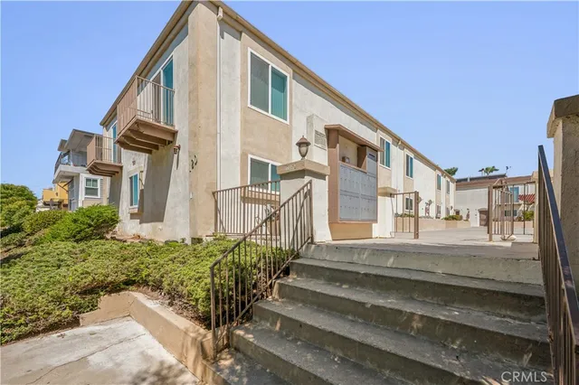 $4,250 | 120 South Francisca Avenue, Unit 6, Redondo Beach, CA 90277