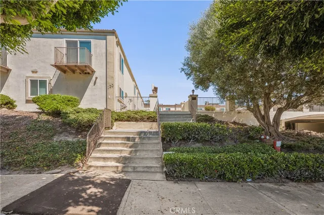 $4,250 | 120 South Francisca Avenue, Unit 6, Redondo Beach, CA 90277