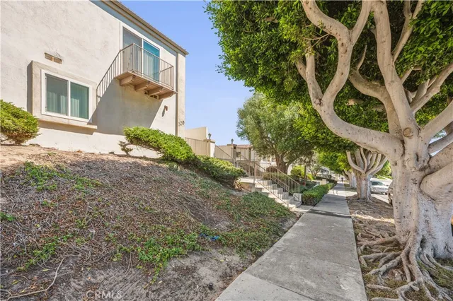 $4,250 | 120 South Francisca Avenue, Unit 6, Redondo Beach, CA 90277