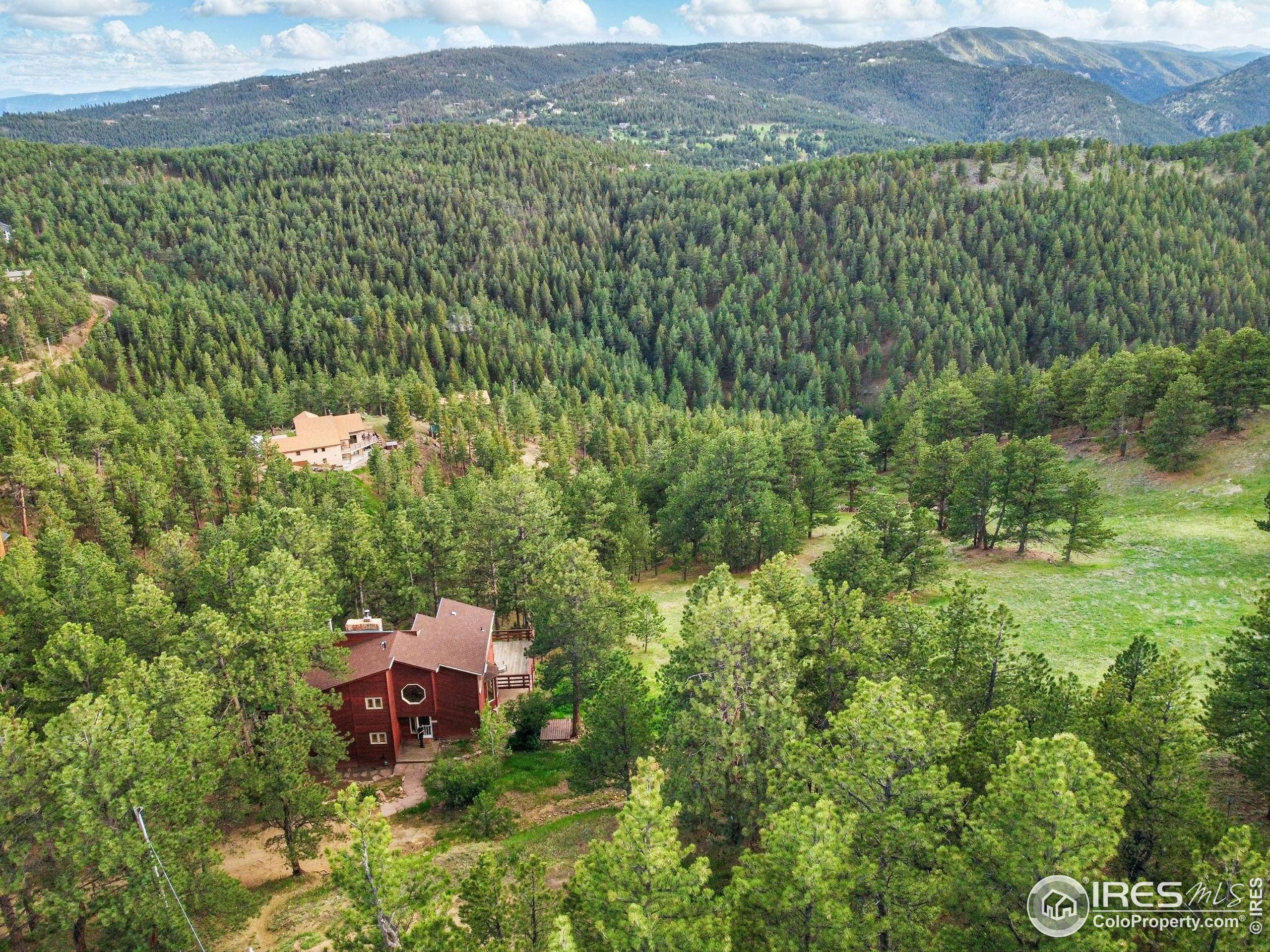 1101 Peakview Circle Boulder, CO 80302 - Photo 37 of 37 a view of a yard with an outdoor seating
