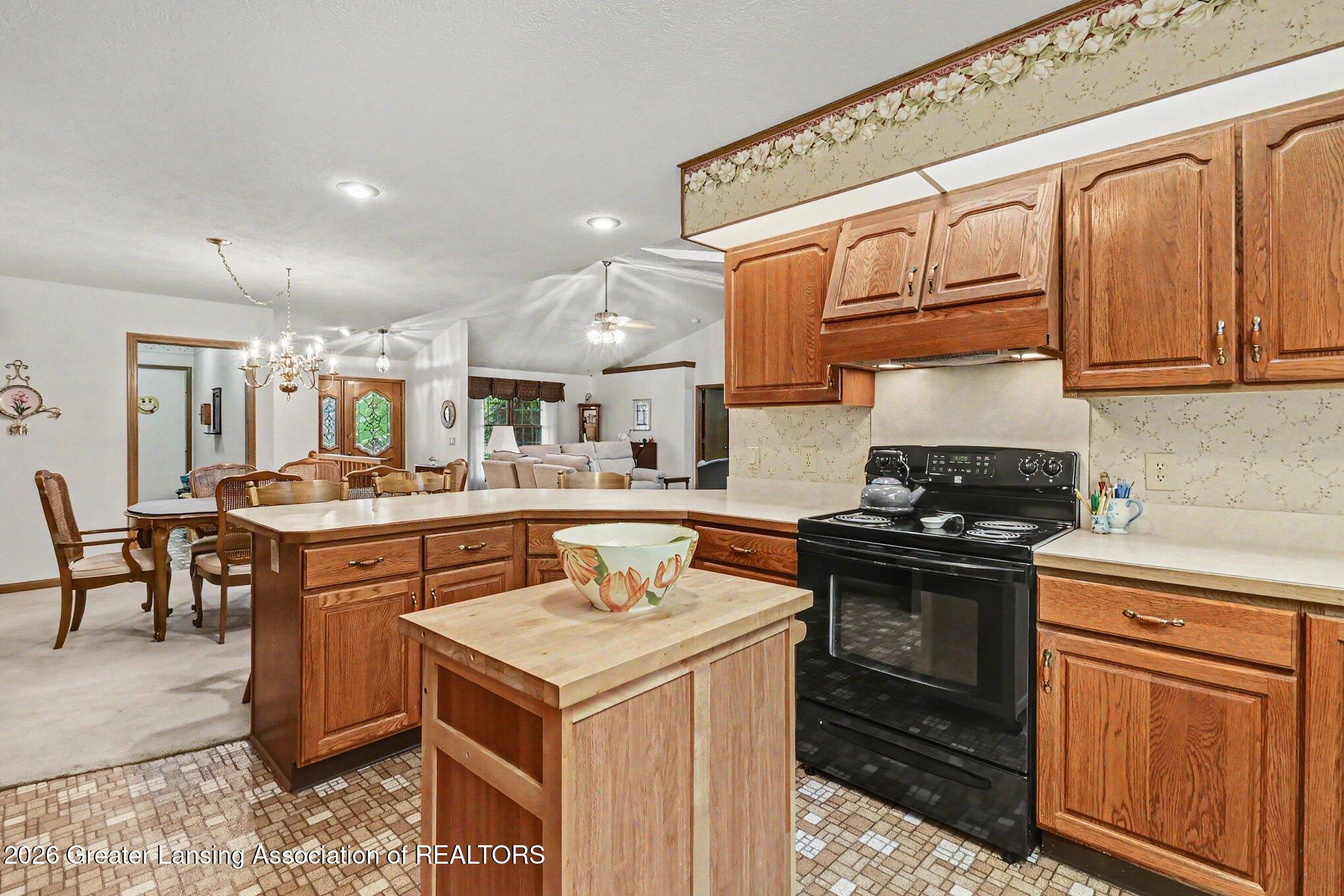 2380 Barnsbury Road East Lansing, MI 48823 - Photo 10 of 30 011_file_8877