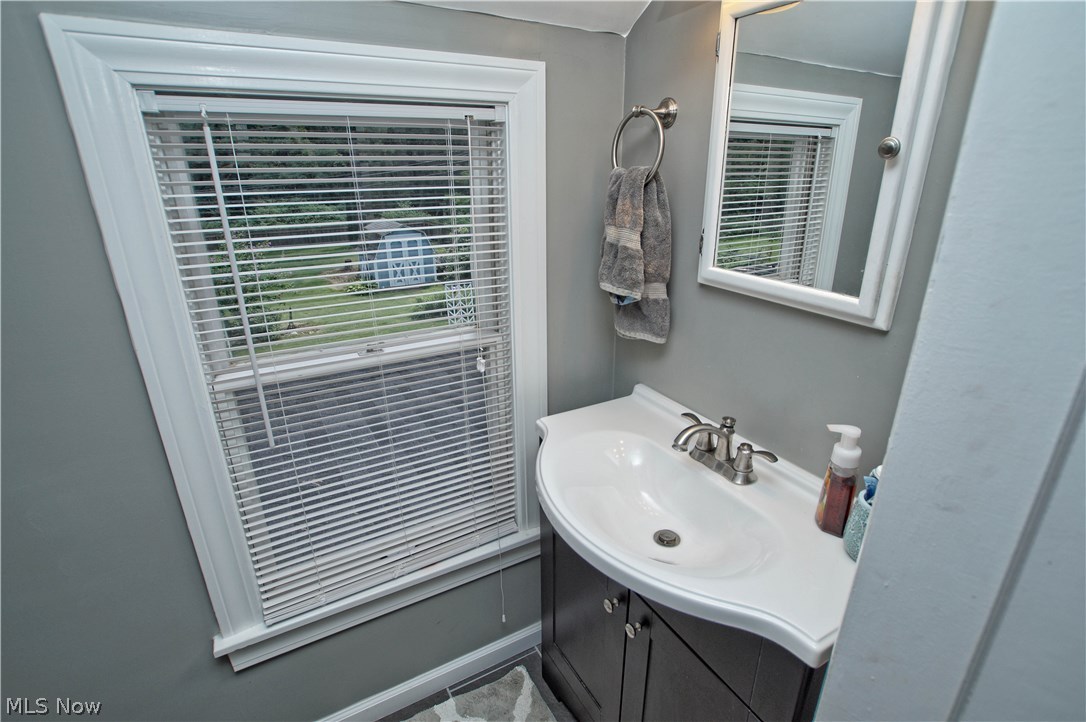 8113 Midland Road Mentor, OH 44060 - Photo 16 of 31