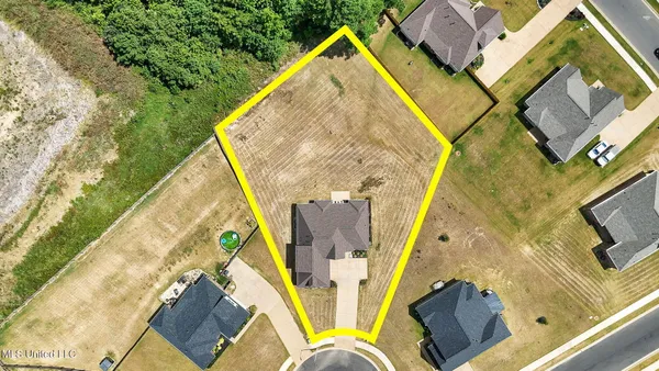 $371,000 | 555 Emma Cove, Nesbit, MS 38651