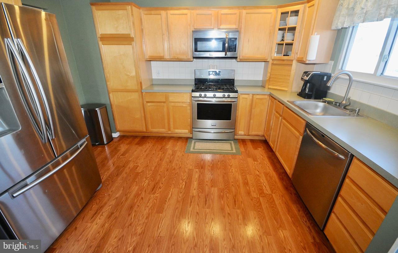153 Kelly Driver Road Laurel Springs, NJ 08021 - Photo 4 of 30 Gorgeous kitchen with stainless appliances!