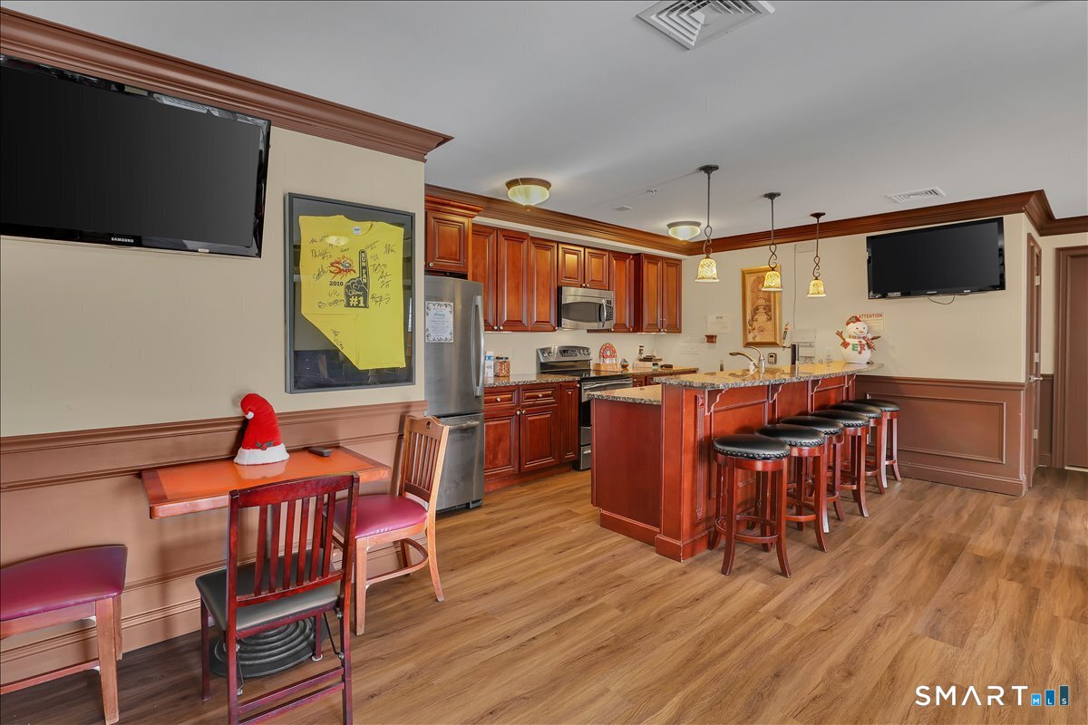 461 Bank Street, Unit 606 New London, CT 06320 - Photo 13 of 37 Lounge style pub area for residents to enjoy.