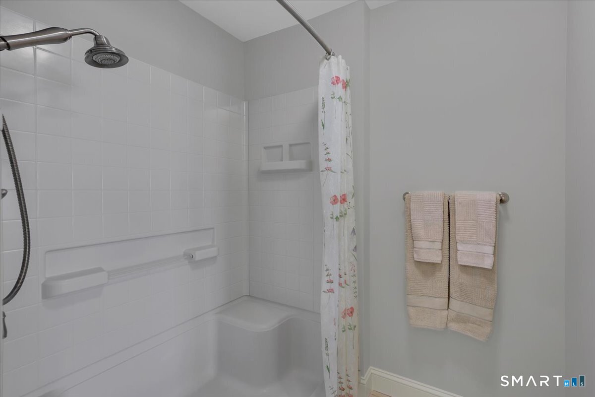 461 Bank Street, Unit 606 New London, CT 06320 - Photo 19 of 35 a bathroom with a shower