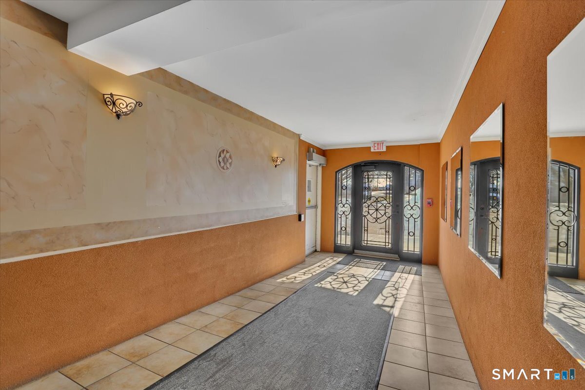 461 Bank Street, Unit 606 New London, CT 06320 - Photo 23 of 37 Well maintained building with modern conveniences.