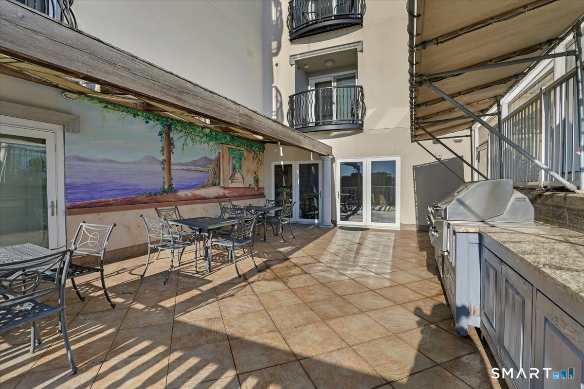 461 Bank Street, Unit 606 New London, CT 06320 - Photo 29 of 35 a view of a patio with table and chairs