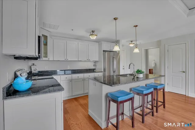 $269,000 | 461 Bank Street, Unit 606, New London, CT 06320