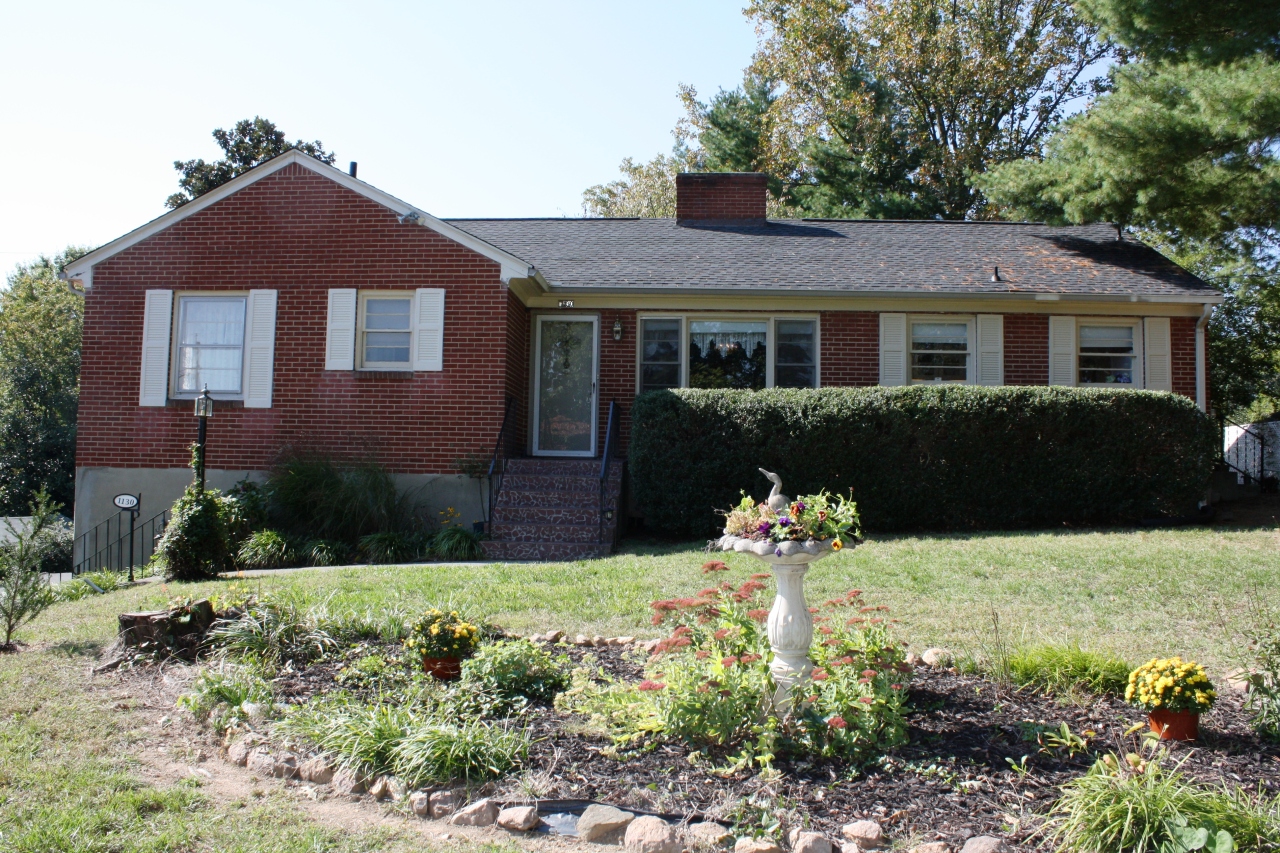 1130 Persinger Road Southwest Roanoke, VA 24015 - Photo 1 of 24 1130 Persinger Rd