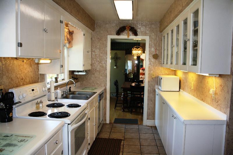1130 Persinger Road Southwest Roanoke, VA 24015 - Photo 7 of 24 Kitchen