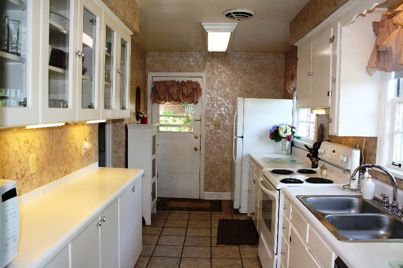 1130 Persinger Road Southwest Roanoke, VA 24015 - Photo 8 of 24 Kitchen