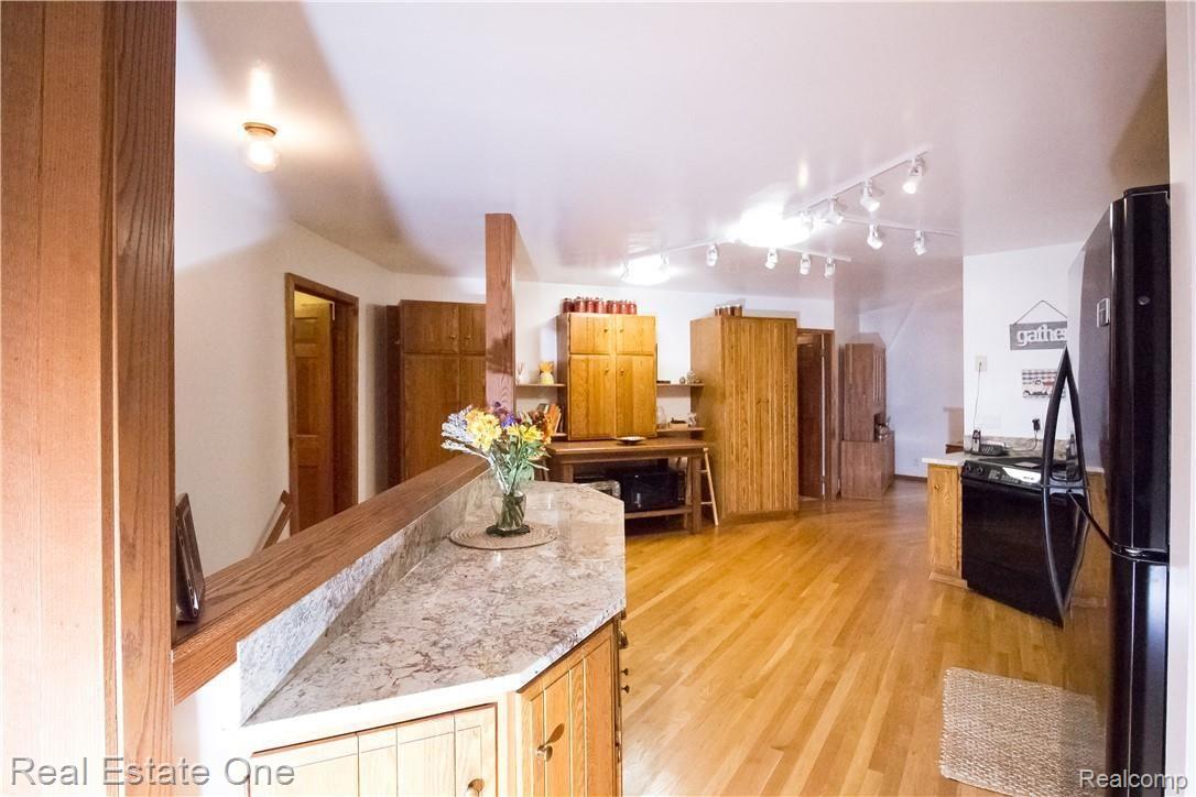 9254 Mabley Hill Road Fenton, MI 48430 - Photo 3 of 34 Kitchen (2).jpg