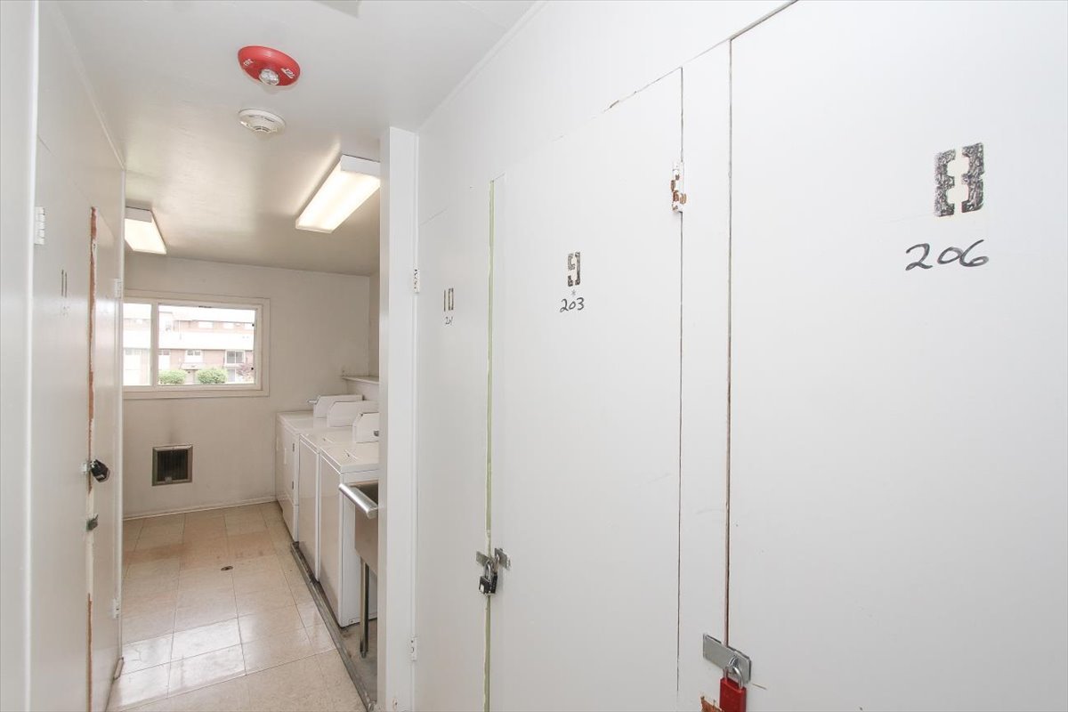 2300 Old Tavern Road, Unit 203 Lisle, IL 60532 - Photo 22 of 26 a bathroom with a bathtub sink and mirror