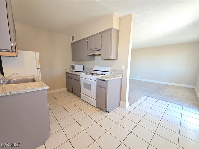 $999 | 5248 Pebble Beach Boulevard, Unit D, Las Vegas, NV 89108