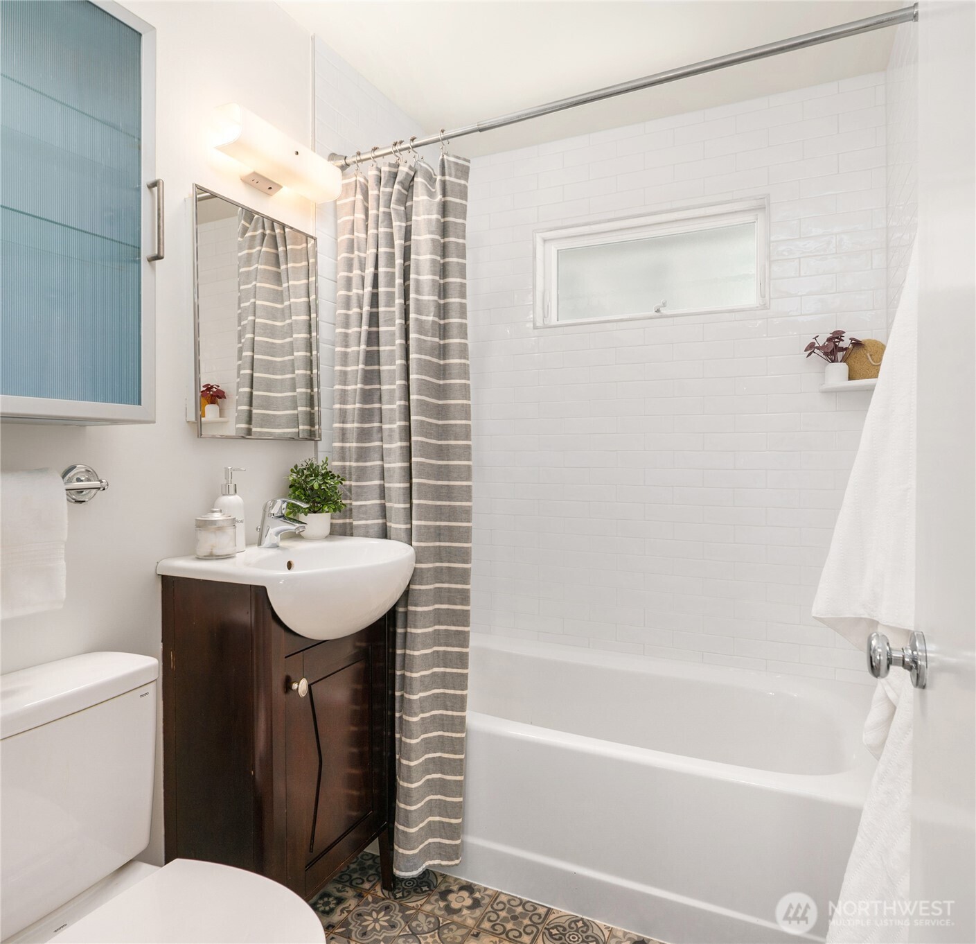 9248 3rd Avenue Northwest Seattle, WA 98117 - Photo 12 of 29