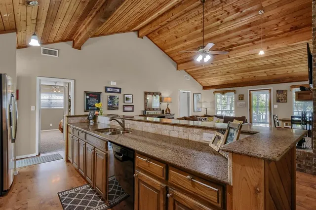 $799,000 | 1214 Kiowa Drive East, Lake Kiowa, TX 76240