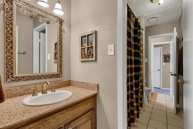 $799,000 | 1214 Kiowa Drive East, Lake Kiowa, TX 76240