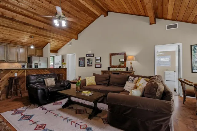 $799,000 | 1214 Kiowa Drive East, Lake Kiowa, TX 76240